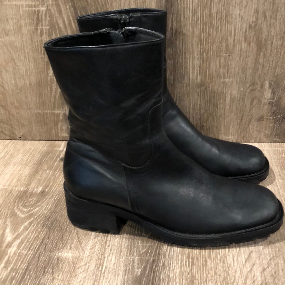 Gianni Bini Square toed boots